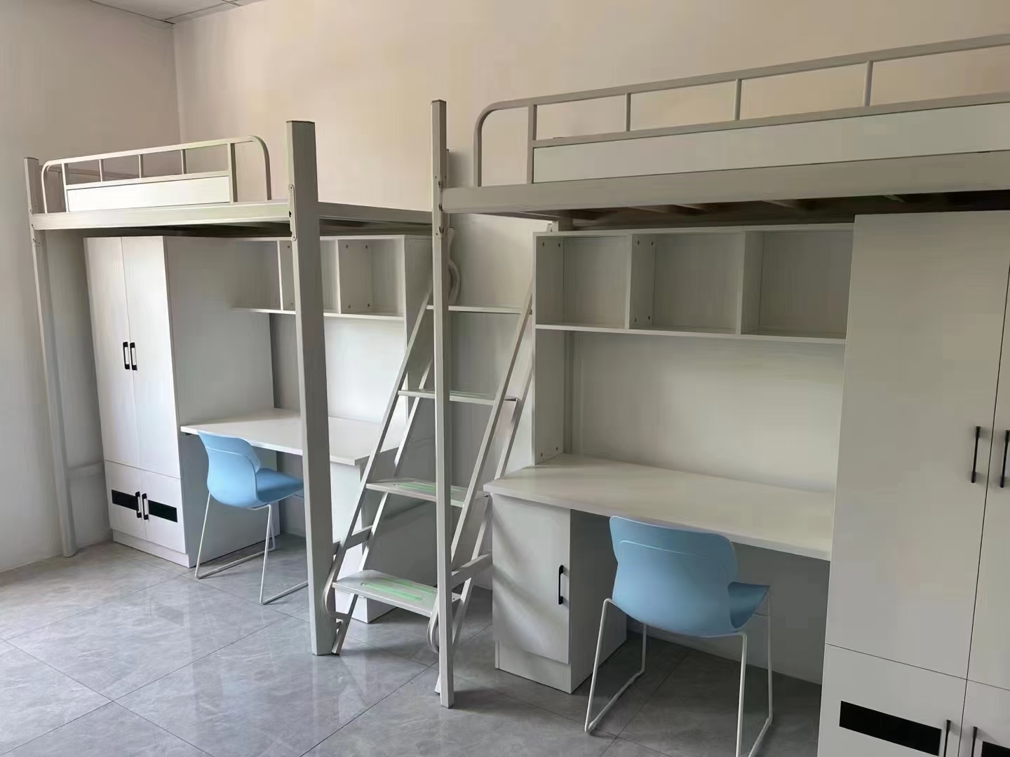 學生宿舍鐵床新寵，空間利用高手，省地又實用！